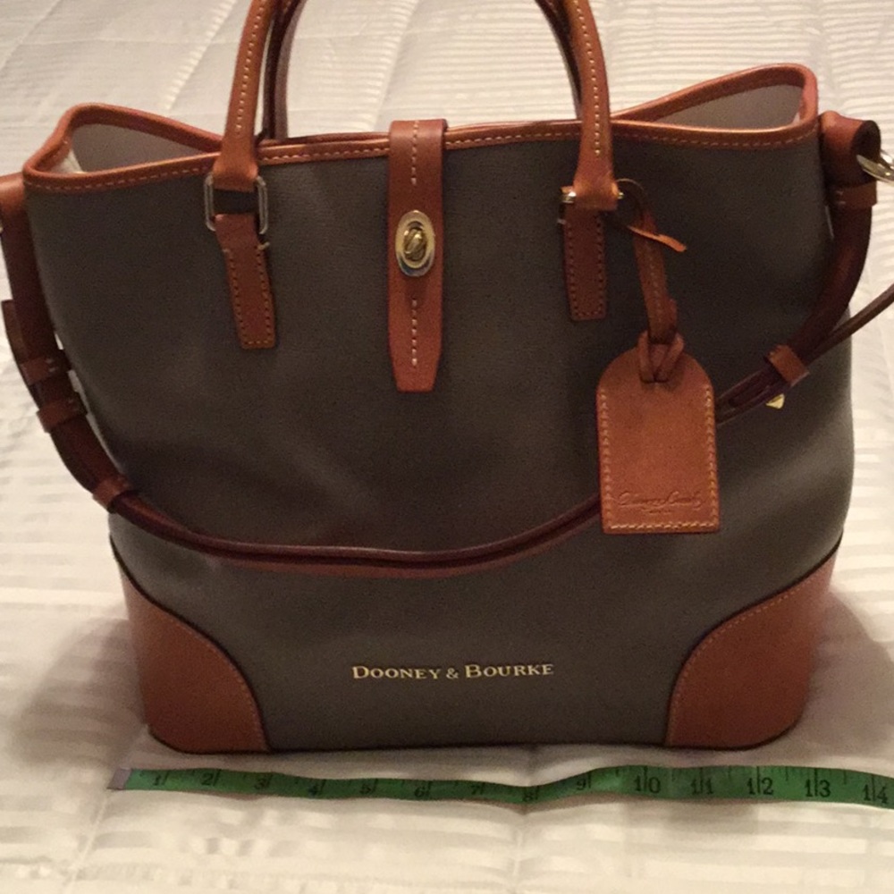 Dooney & Bourke beautiful tote bag!